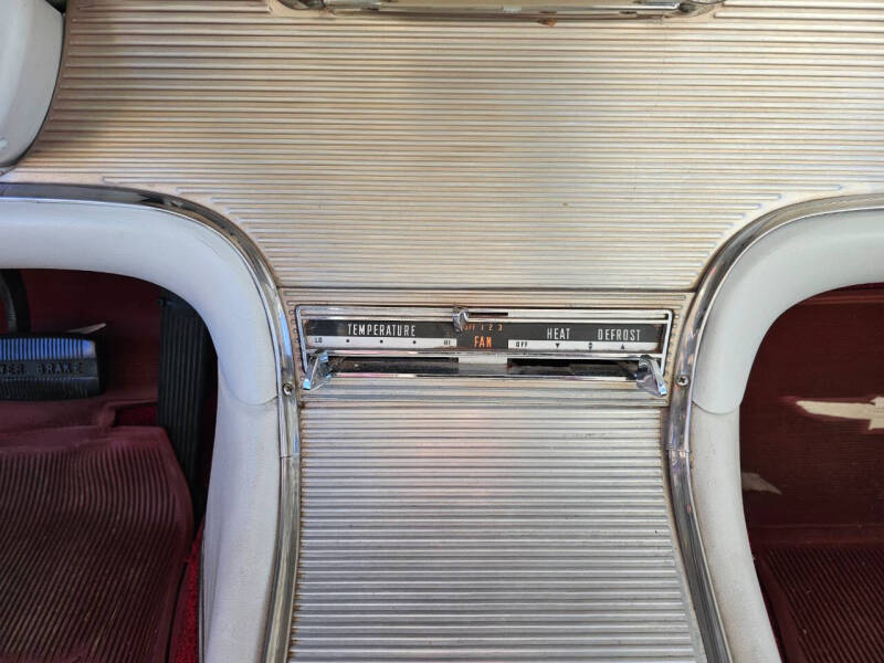 1961 Ford Thunderbird