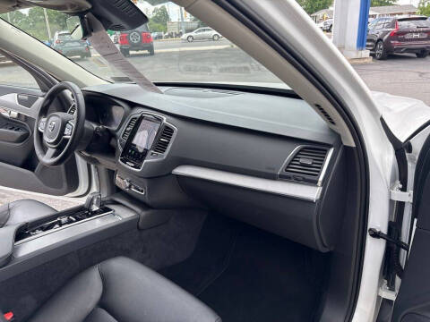2023 Volvo XC90 B5 Core