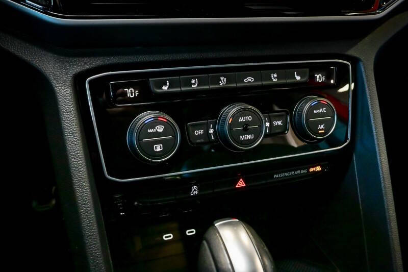 2022 Volkswagen Atlas Cross Sport V6 SEL Premium R-Line 4Motion