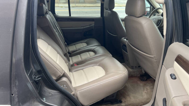 2005 Ford Explorer Eddie Bauer