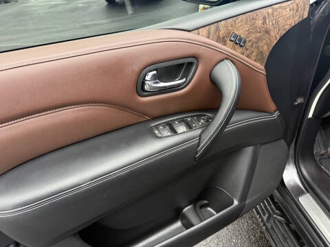 2022 Infiniti QX80 Luxe