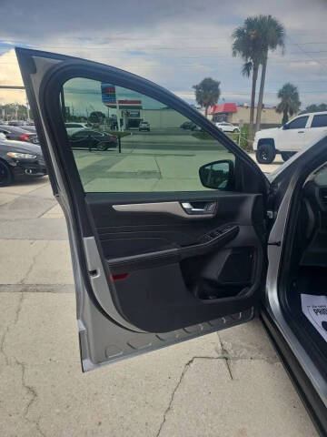 2022 Ford Escape SEL