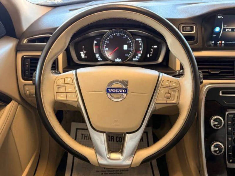 2016 Volvo XC70 T5 Platinum