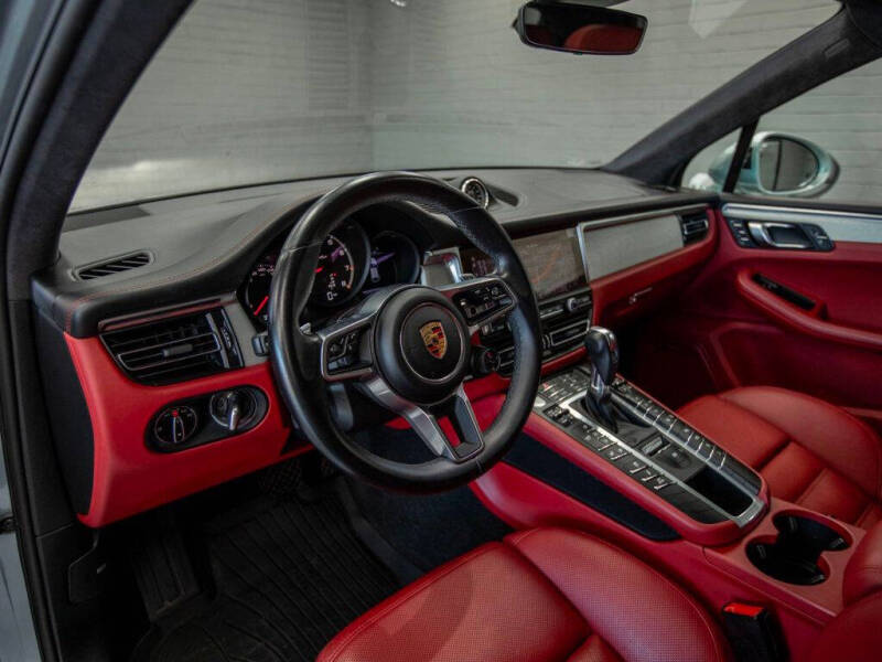 2021 Porsche Macan Turbo