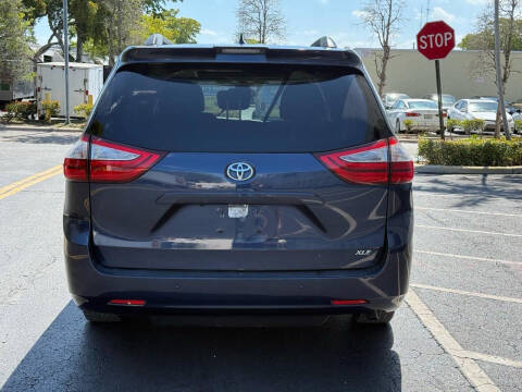 2018 Toyota Sienna XLE 8-Passenger