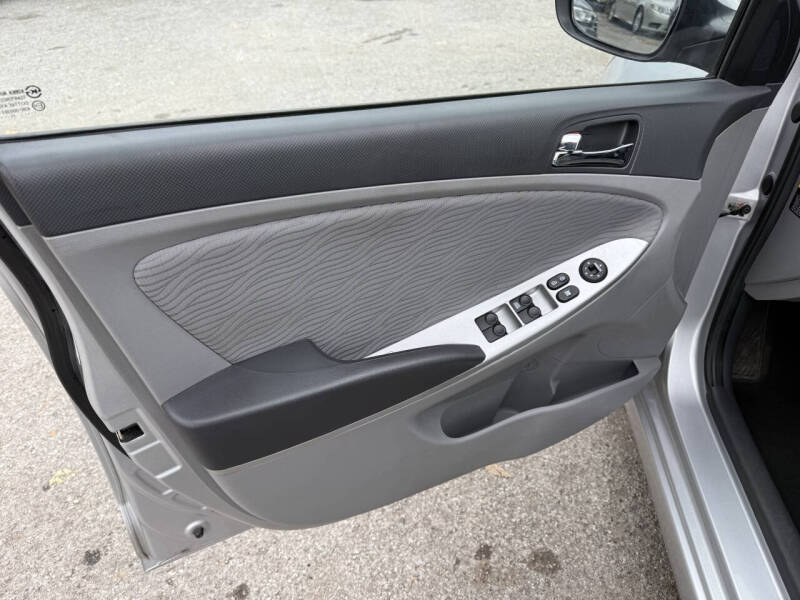 2012 Hyundai Accent GLS