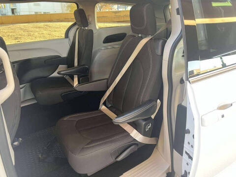 2024 Chrysler Voyager LX