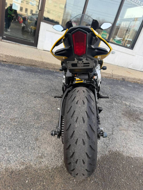 2016 Yamaha YZF-R1