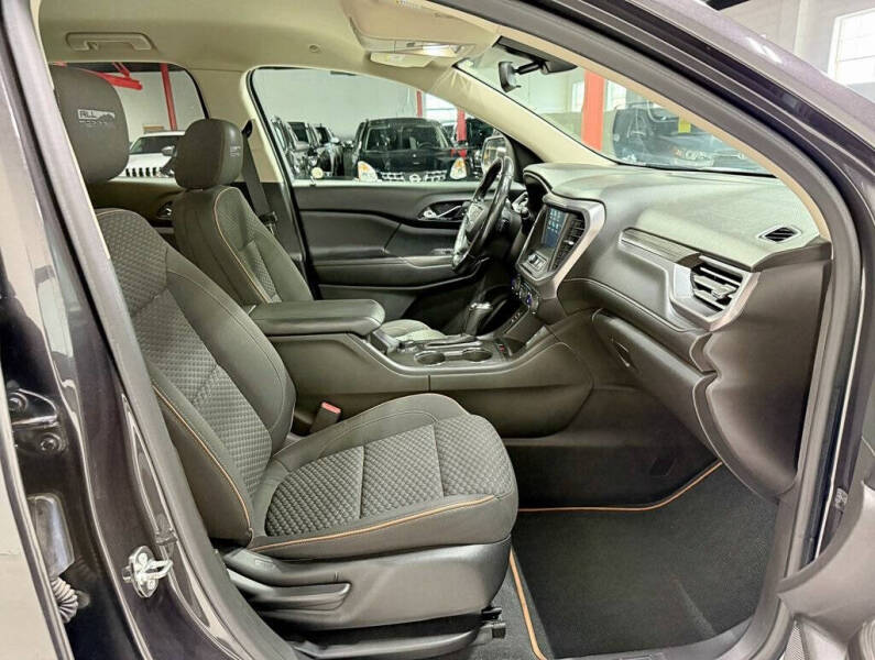 2017 GMC Acadia SLE-2