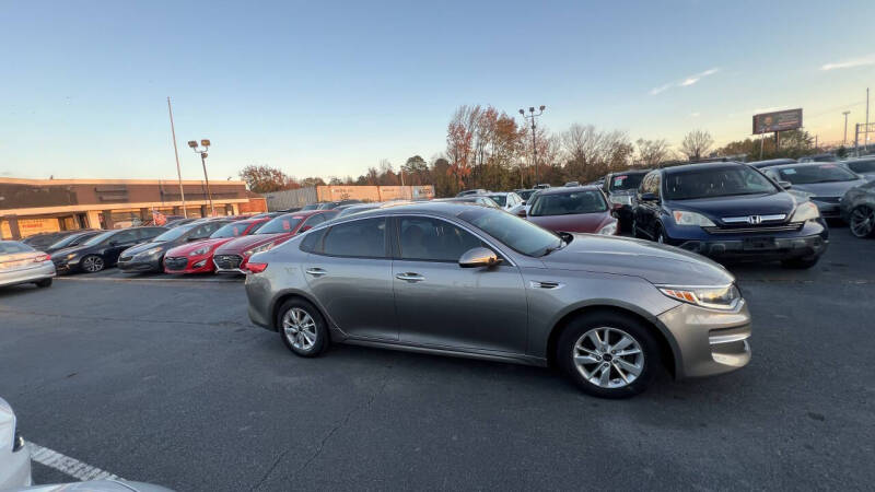 2018 Kia Optima LX's photo