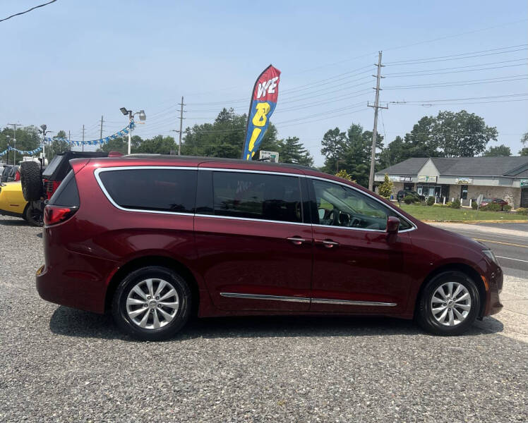 2017 Chrysler Pacifica Touring-L