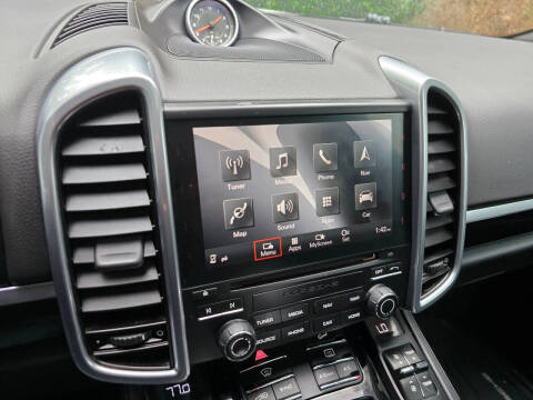 2017 Porsche Cayenne Platinum Edition