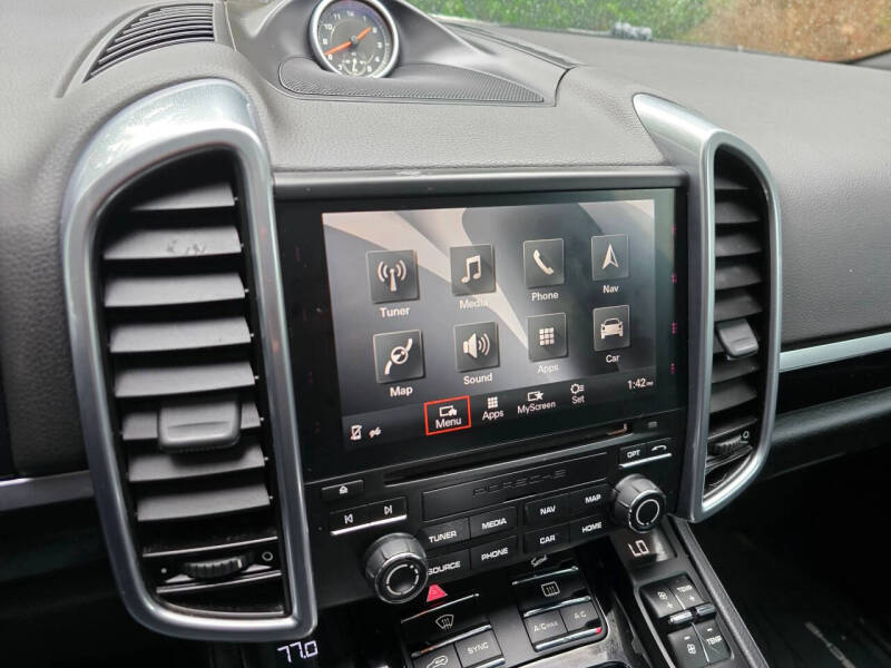 2017 Porsche Cayenne Platinum Edition