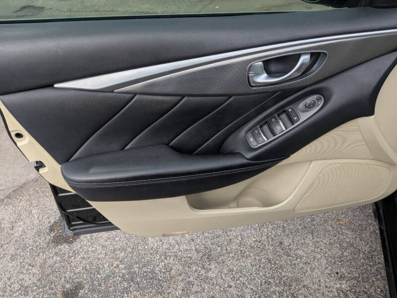 2015 Infiniti Q50 Premium