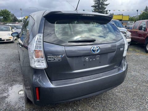 2012 Toyota Prius v Two