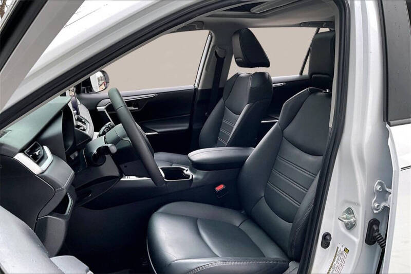 2023 Toyota RAV4 Hybrid XLE Premium