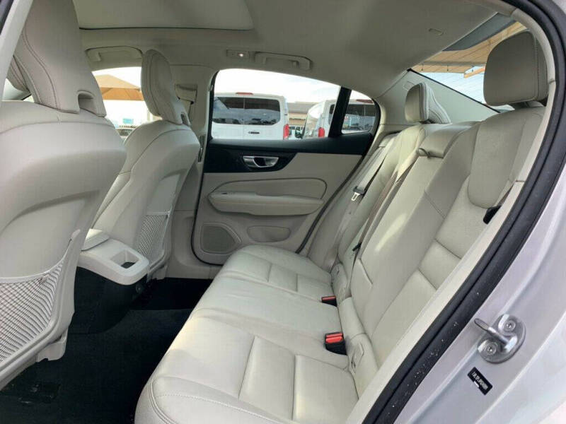 2023 Volvo S60 B5 Plus Dark Theme