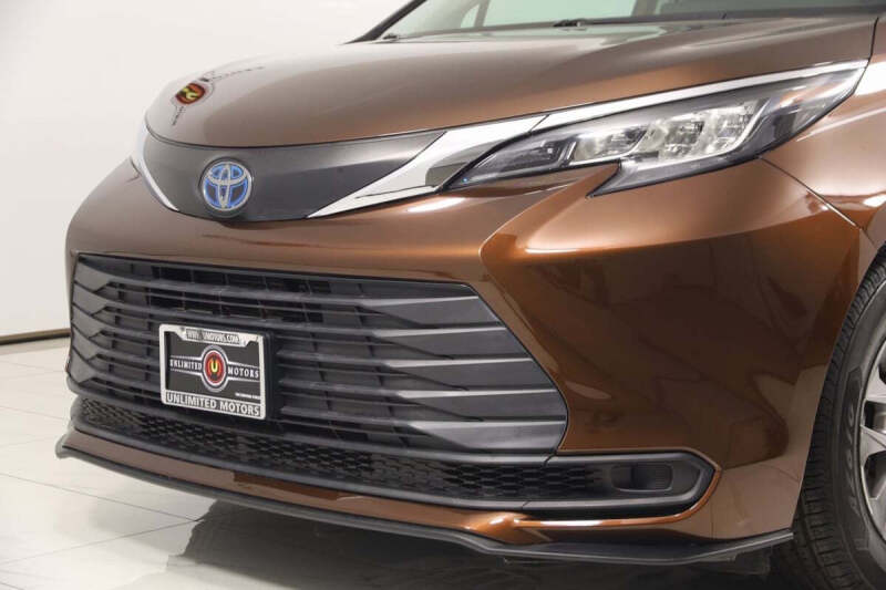 2021 Toyota Sienna LE 8-Passenger