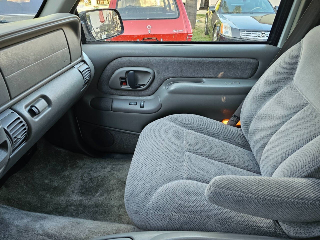 1998 Chevrolet Tahoe 29