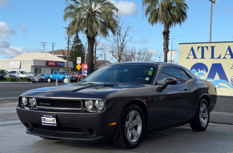 2014 Dodge Challenger SXT's photo