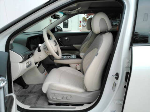 2024 Genesis GV60 Standard