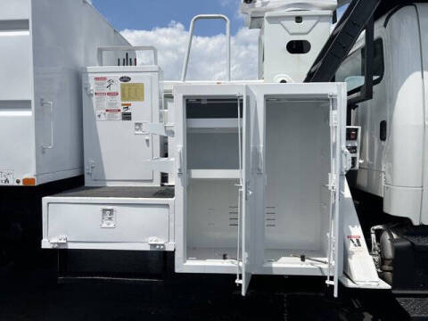 2017 Freightliner M2 106