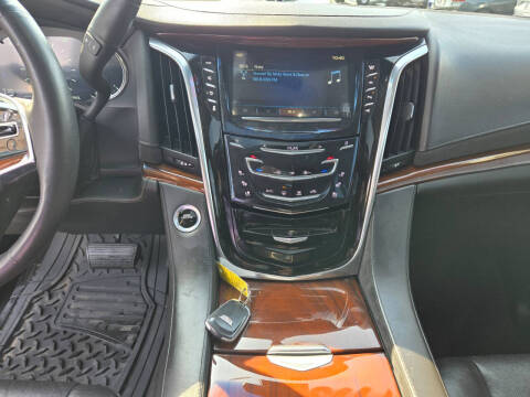 2017 Cadillac Escalade Luxury