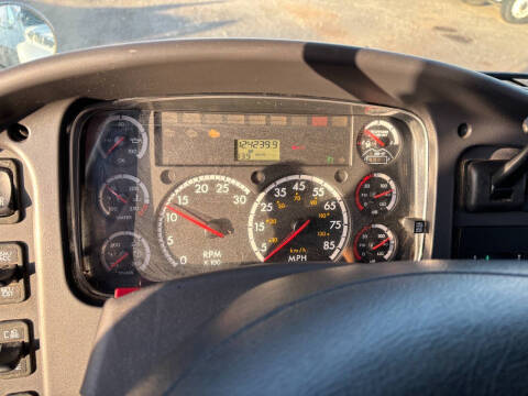 2015 Freightliner M2 106