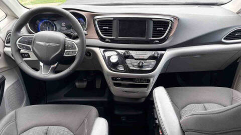 2024 Chrysler Voyager LX