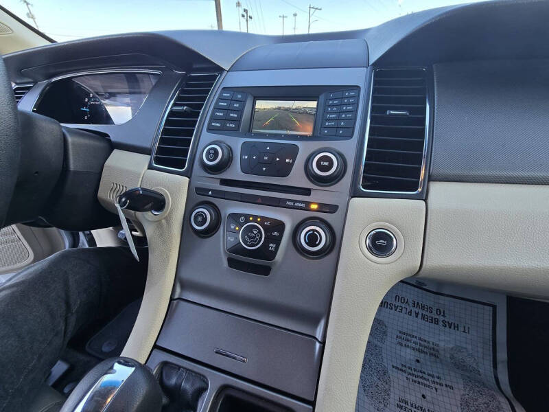 2016 Ford Taurus SE