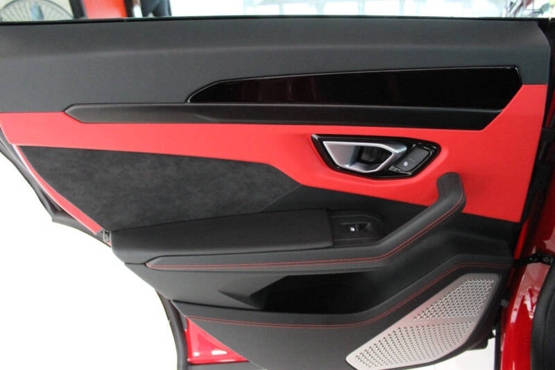 2023 Lamborghini Urus S