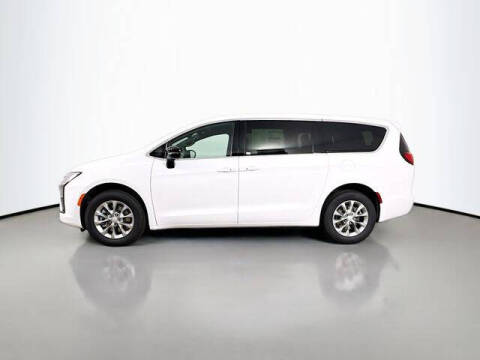 2027 Chrysler Pacifica Select