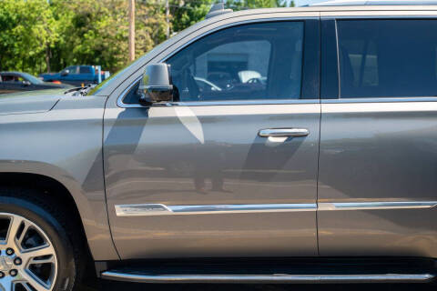 2017 Cadillac Escalade Luxury