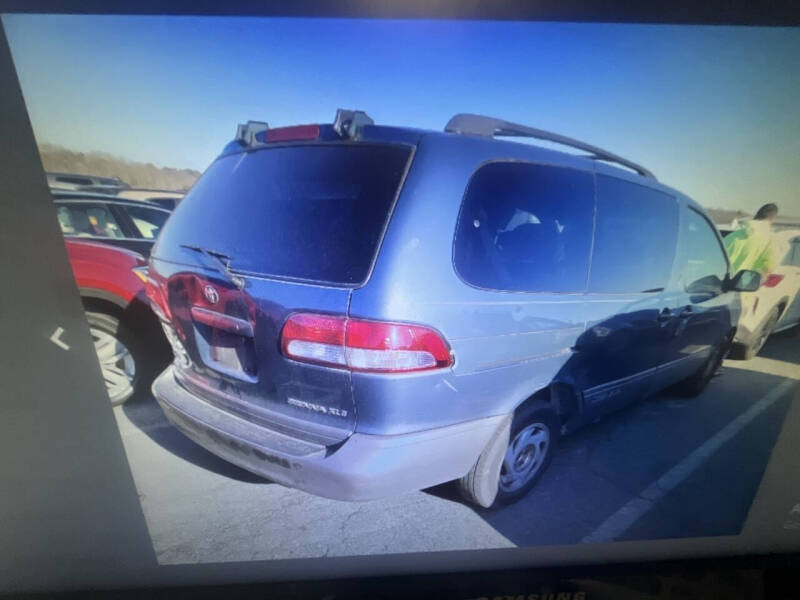 2001 Toyota Sienna LE