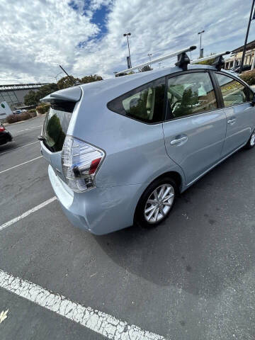2013 Toyota Prius v Five