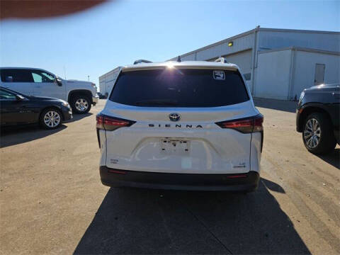 2021 Toyota Sienna LE 8-Passenger