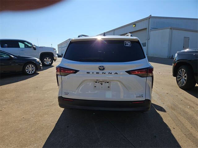 2021 Toyota Sienna LE 8-Passenger