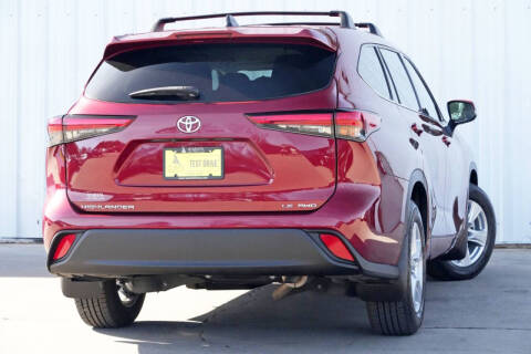 2022 Toyota Highlander LE