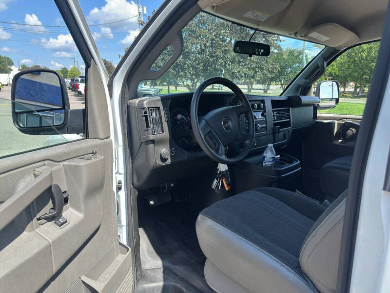 2025 GMC Savana 2500