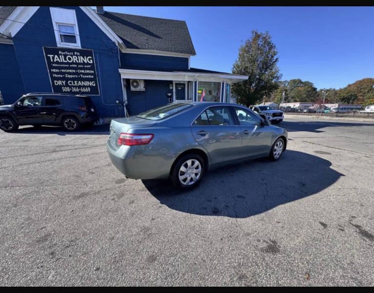 2009 Toyota Camry LE photo 6