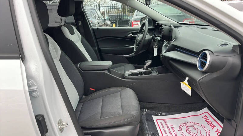 2025 Chevrolet Trax LS