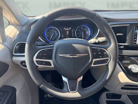 2023 Chrysler Voyager LX