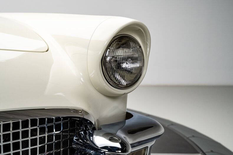 1957 Ford Thunderbird