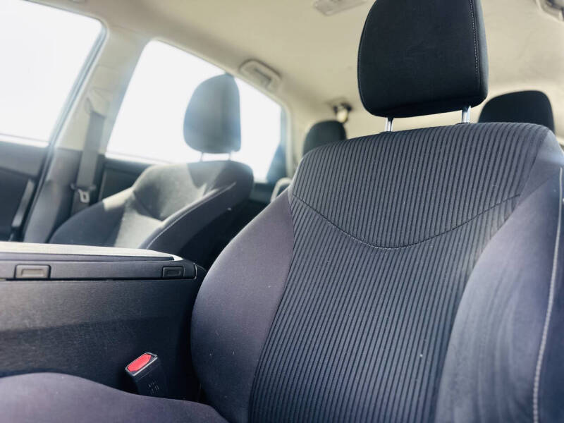 2015 Toyota Prius v Two