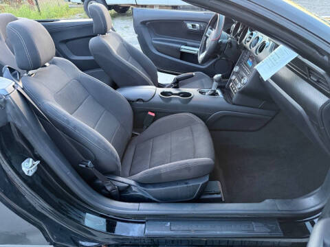 2015 Ford Mustang V6
