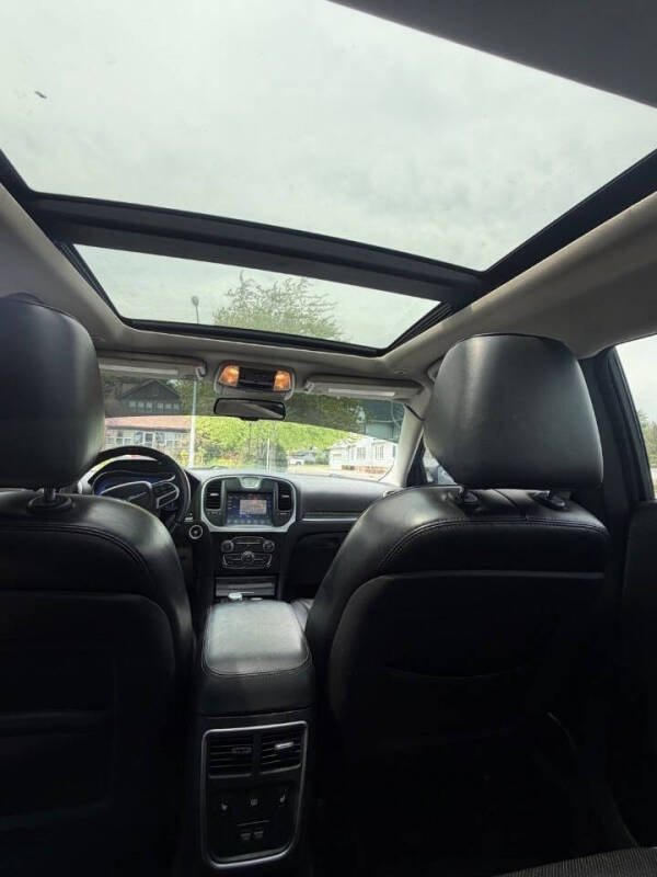 2017 Chrysler 300 C