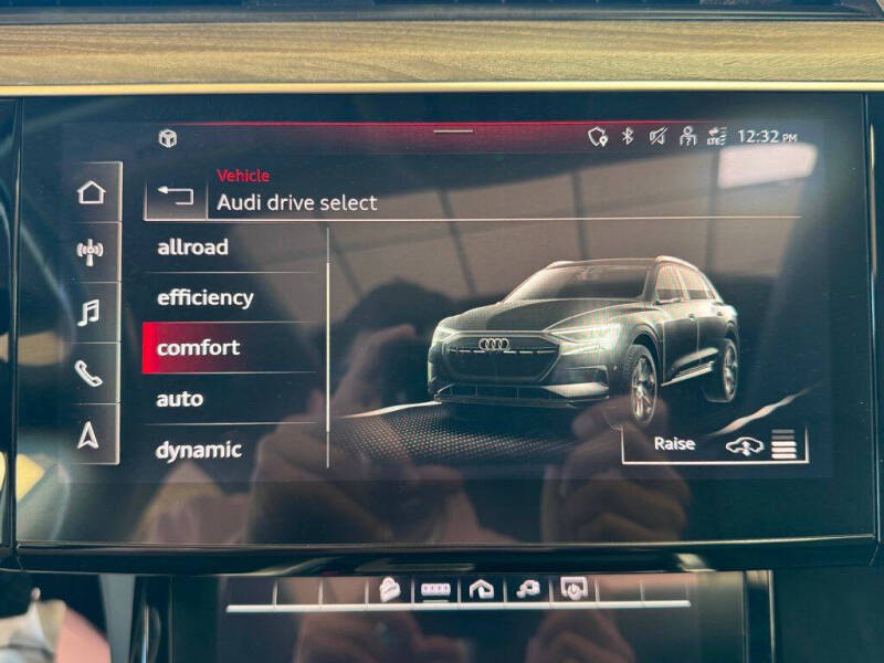 2021 Audi e-tron quattro Premium