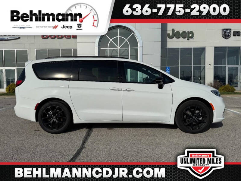 2026 Chrysler Pacifica Select