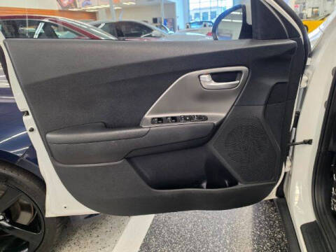 2022 Kia Niro LX