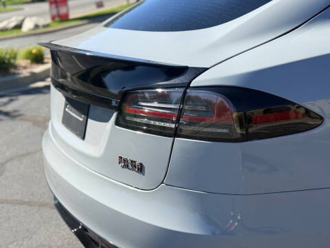 2022 Tesla Model S Plaid